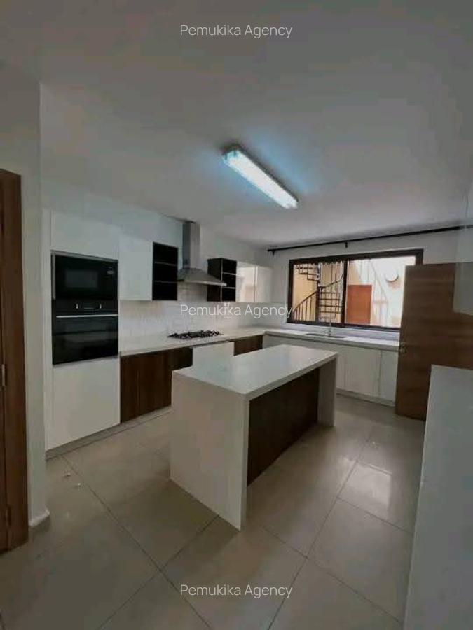 5 Bed Townhouse with En Suite in Lavington - 3