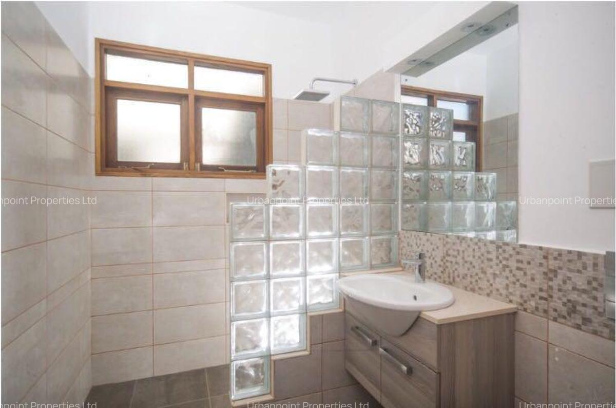 4 Bed House with En Suite in Nyali Area - 8