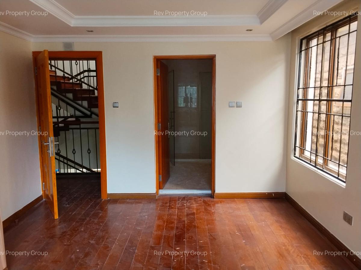 5 Bed Villa with En Suite in Lavington - 9
