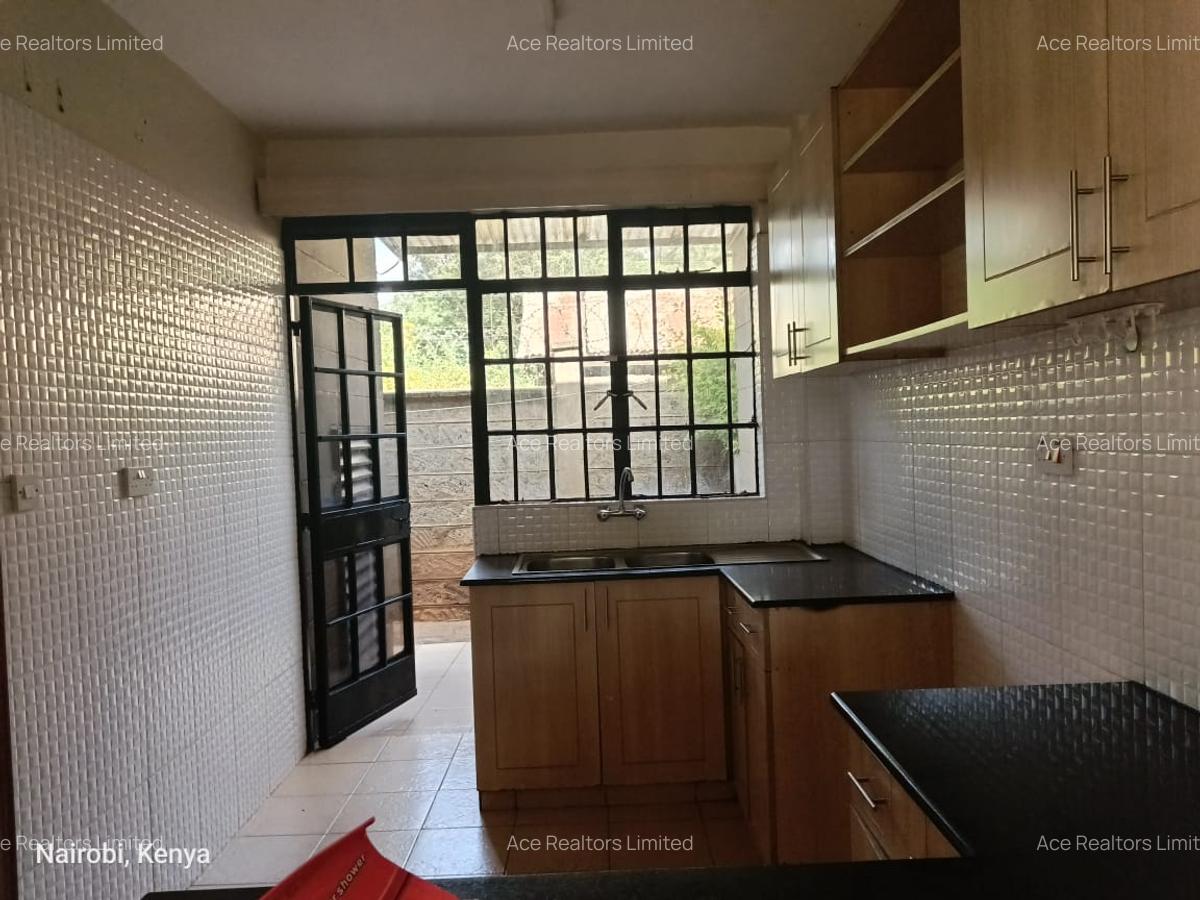 4 Bed Townhouse with En Suite at Near Isk - 20