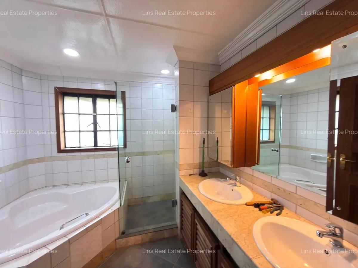 5 Bed Townhouse with En Suite in Runda - 12