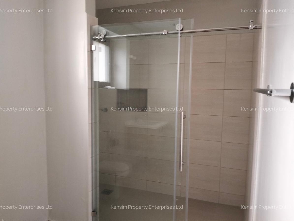 5 Bed Townhouse with En Suite in Lavington - 2