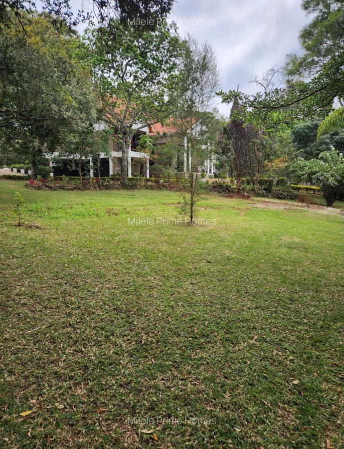 4 Bed House with En Suite in Karen Hardy - 9