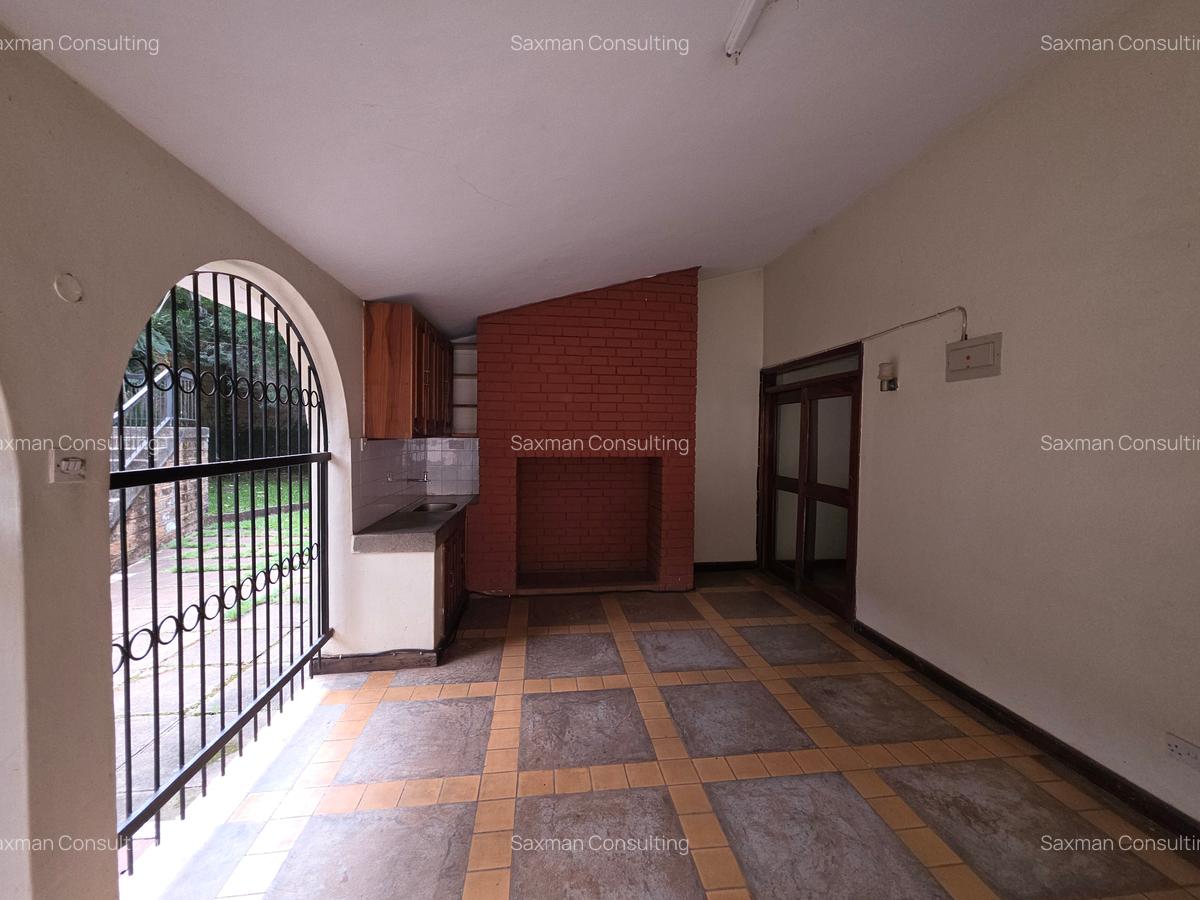 Commercial Property with Service Charge Included in Riverside - 20