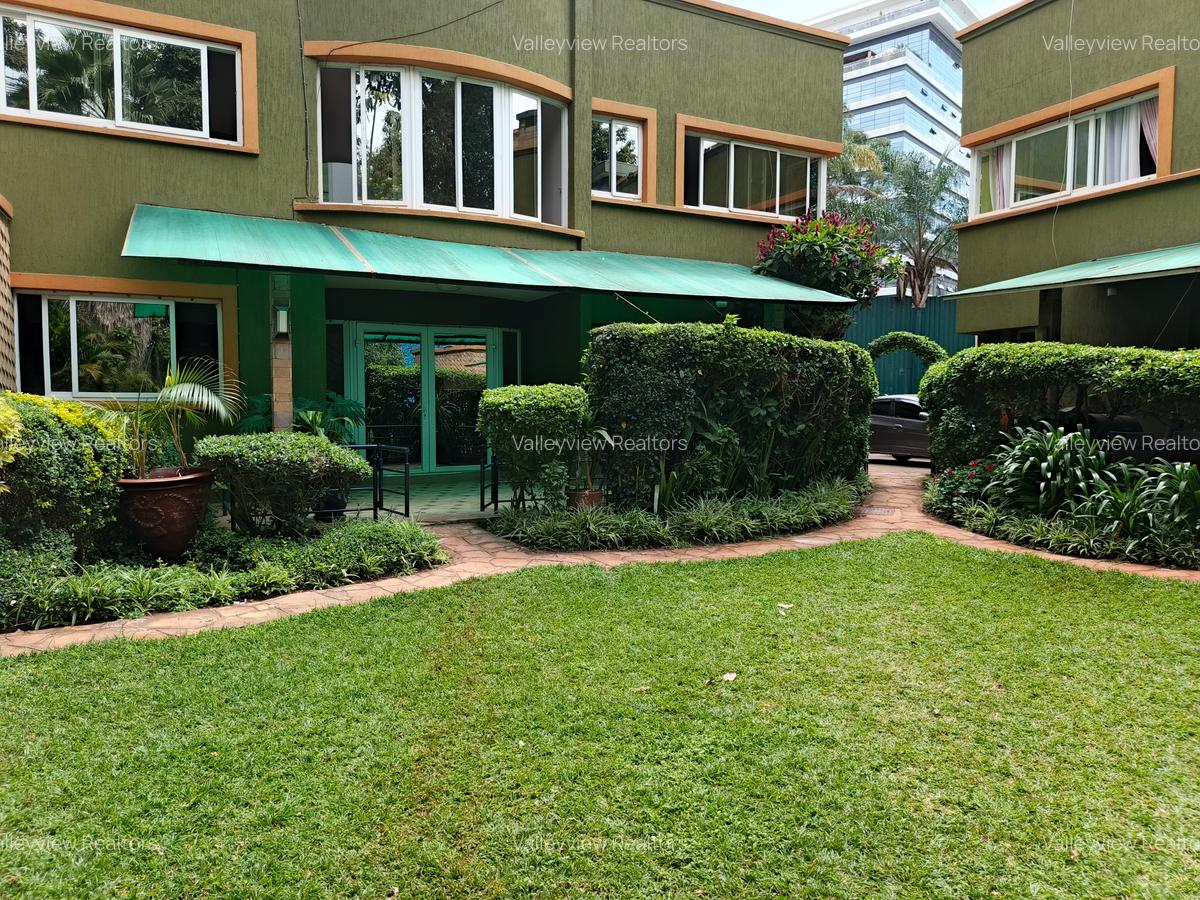 4 Bed Townhouse with En Suite at Riverside - 9