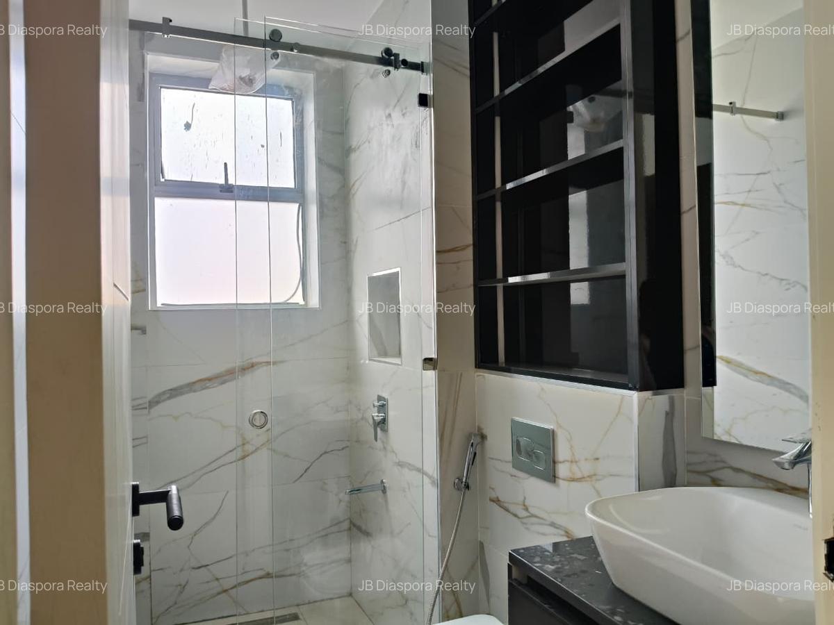 4 Bed Apartment with En Suite in General Mathenge - 2