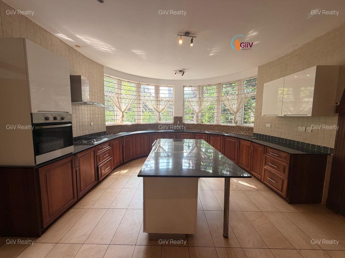 4 Bed House with Swimming Pool in Rosslyn - 7
