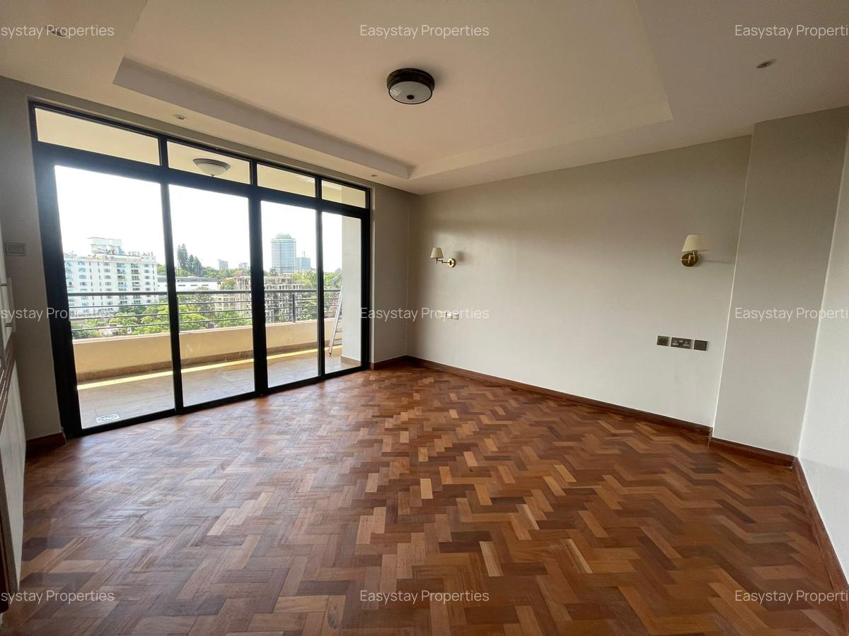 3 Bed Apartment with En Suite in Riverside - 17