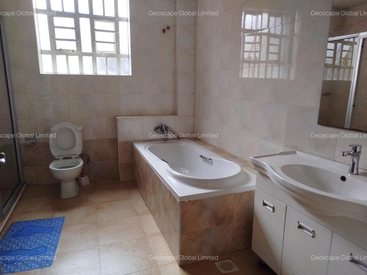 5 Bed House with En Suite in Runda - 17