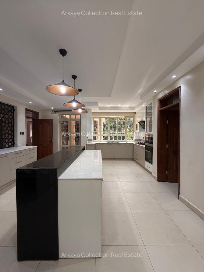 6 Bed House with En Suite in Nyari - 4