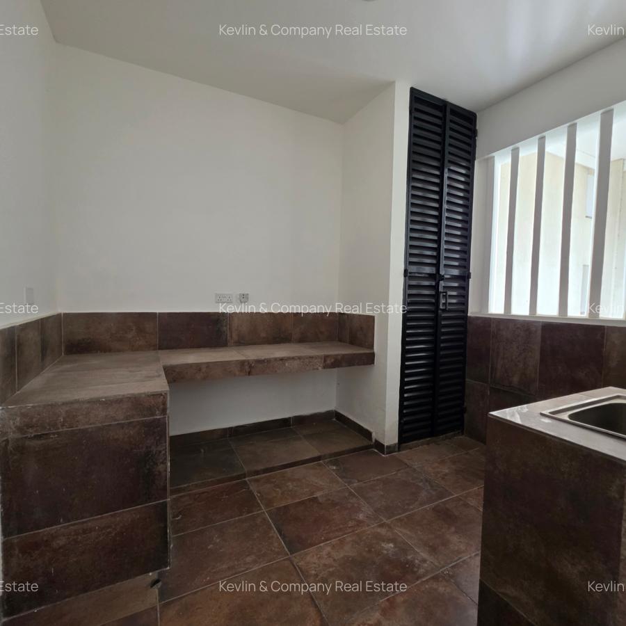 4 Bed Apartment with En Suite in Riverside - 8