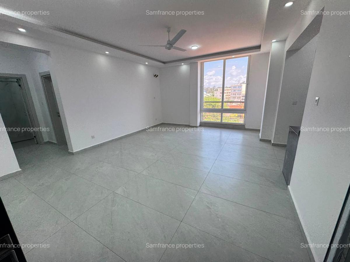 Serviced 1 Bed Apartment with En Suite at 1St Avanue - 11