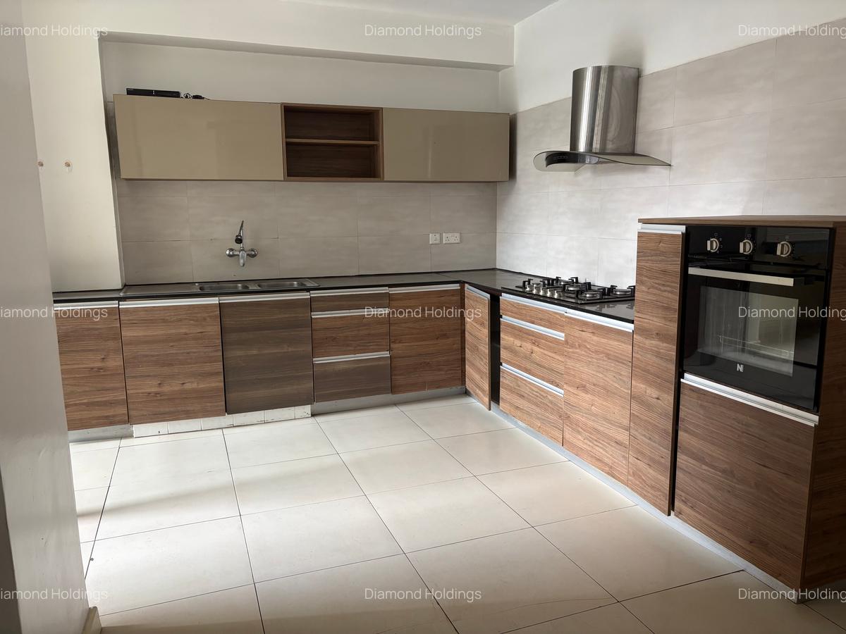 4 Bed Apartment with En Suite at Parklands - 1