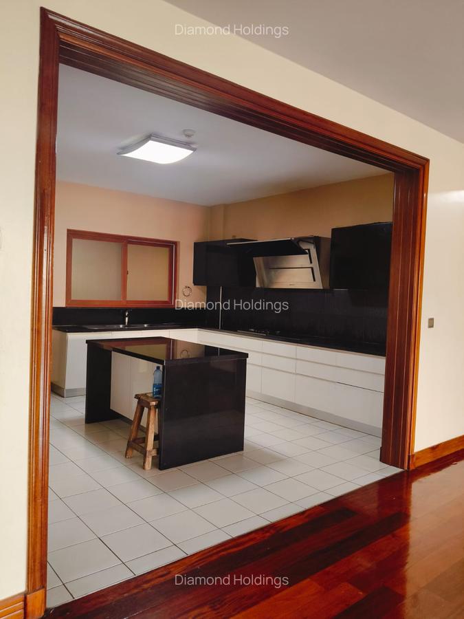 3 Bed Apartment with En Suite at Parklands - 5