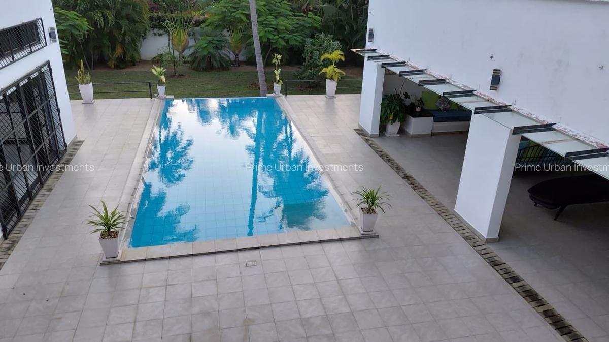 4 Bed House with En Suite in Watamu - 2
