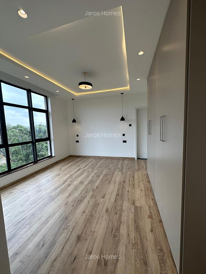 3 Bed Apartment with En Suite at Riverside Drive - 3