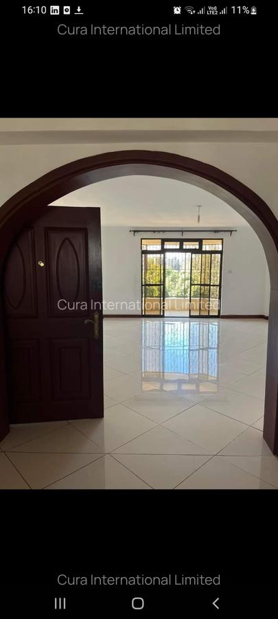 4 Bed Apartment with En Suite in Parklands - 5