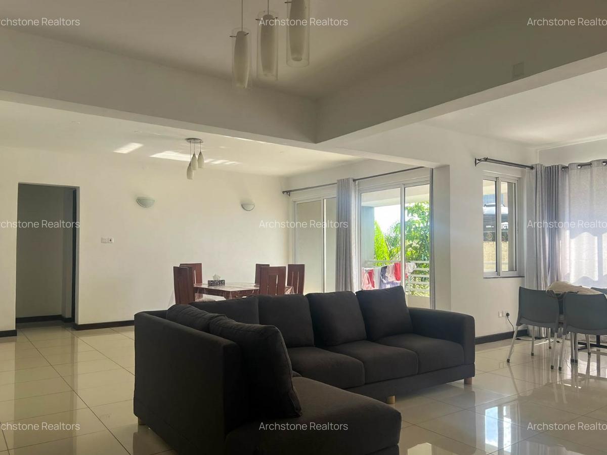 3 Bed Apartment with En Suite in Parklands - 2