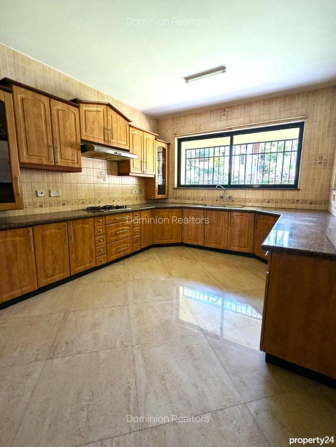 4 Bed Townhouse with En Suite at Grevilia Grove - 6