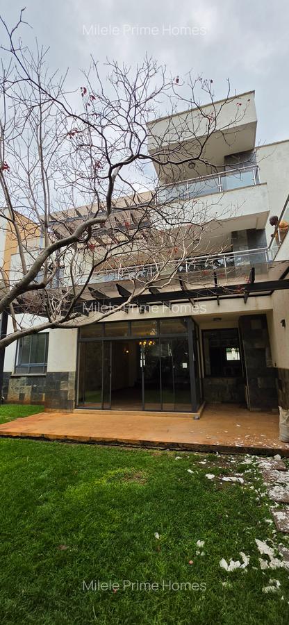5 Bed Townhouse with En Suite at Lavington - 1