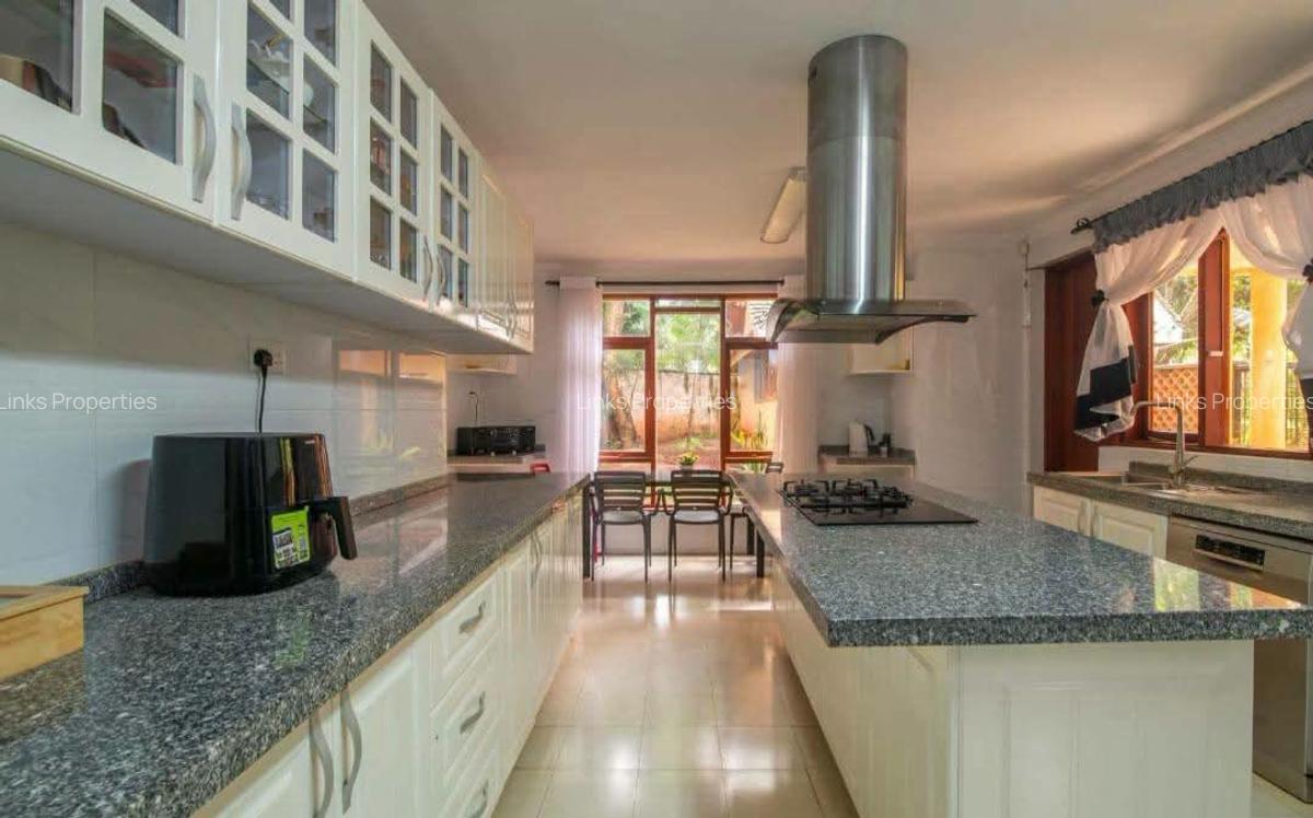5 Bed Townhouse with En Suite at Karen - 6