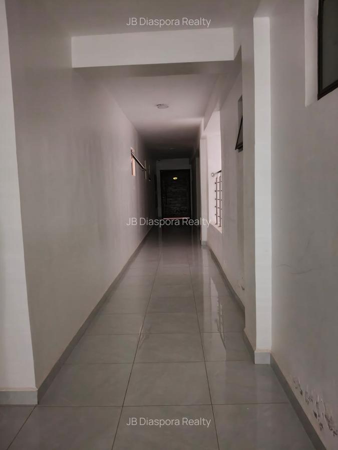 4 Bed Apartment with Swimming Pool at City Park - 4
