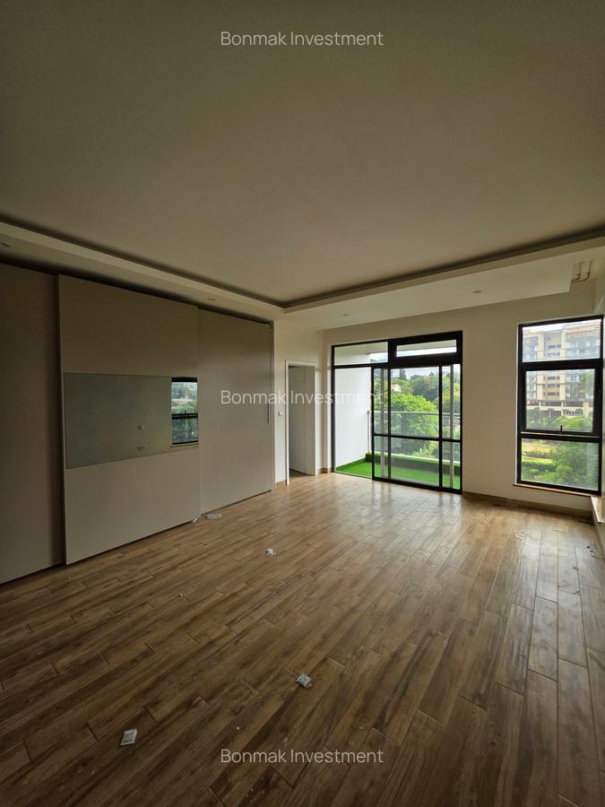 4 Bed Apartment with En Suite at Riverside Drive - 7