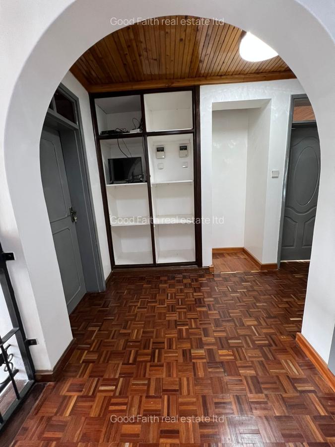 5 Bed Villa with En Suite in Garden Estate - 8
