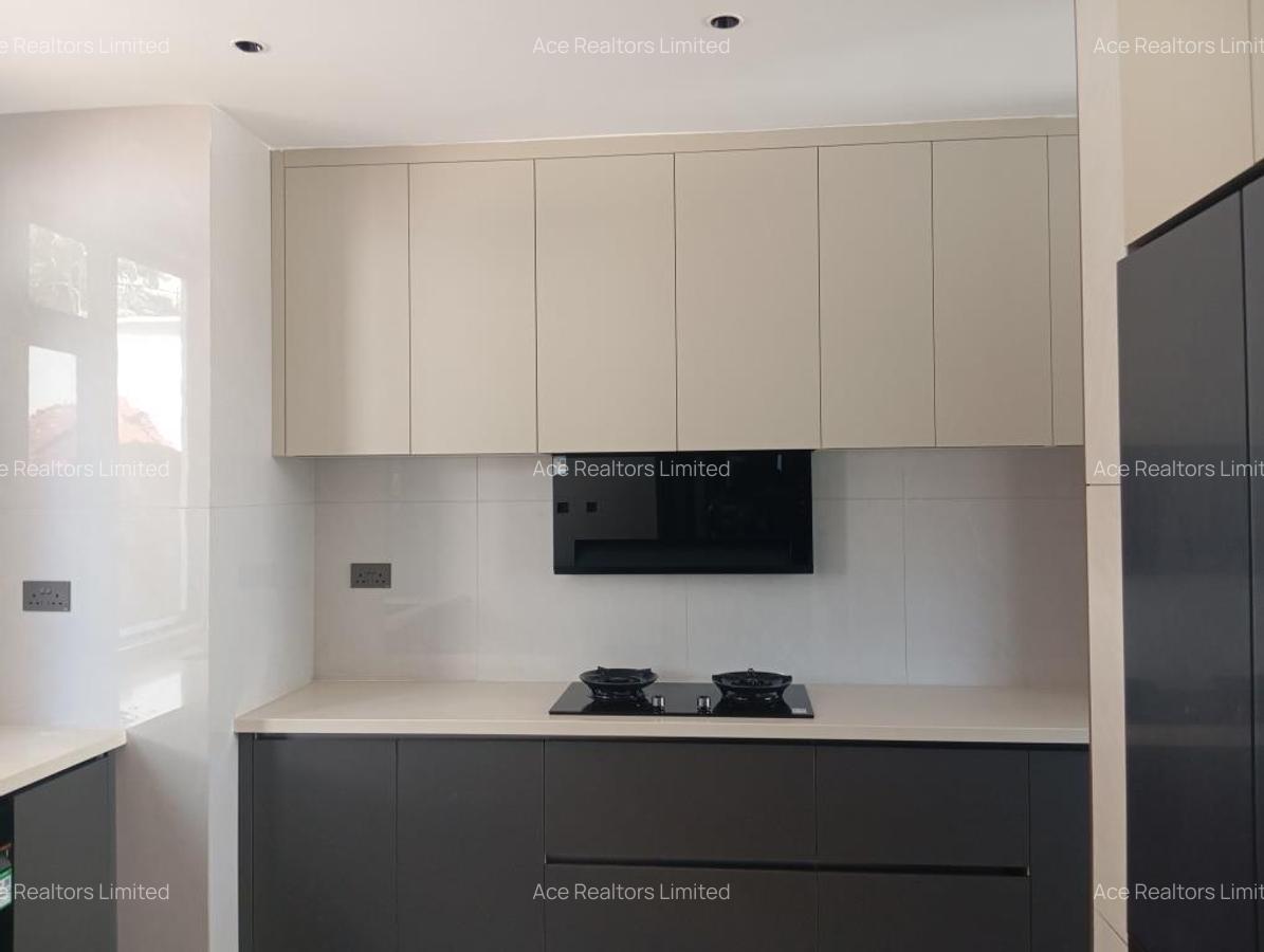 5 Bed Townhouse with En Suite at Lavington - 2