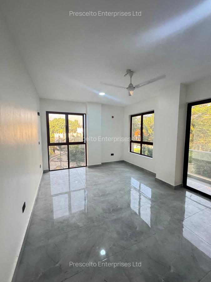 3 Bed Apartment with En Suite at Off Links Road - 9