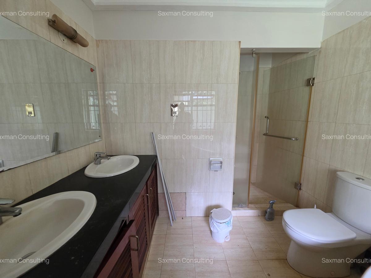 5 Bed House with En Suite in Runda - 13