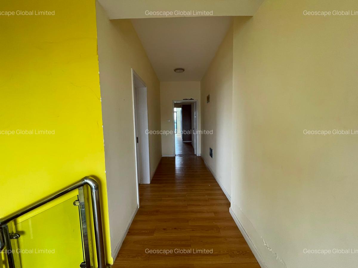 5 Bed Apartment with En Suite in Brookside - 8