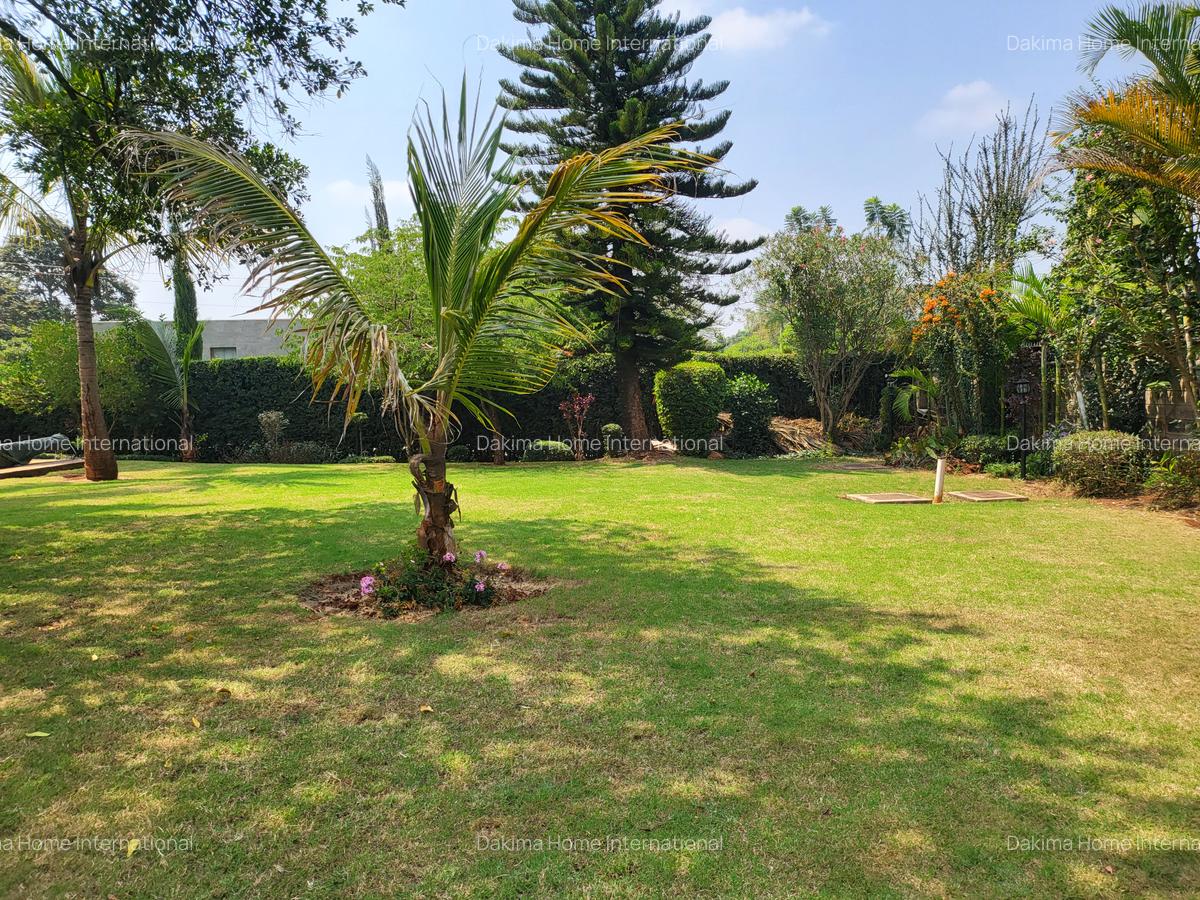 5 Bed House with En Suite in Runda - 14