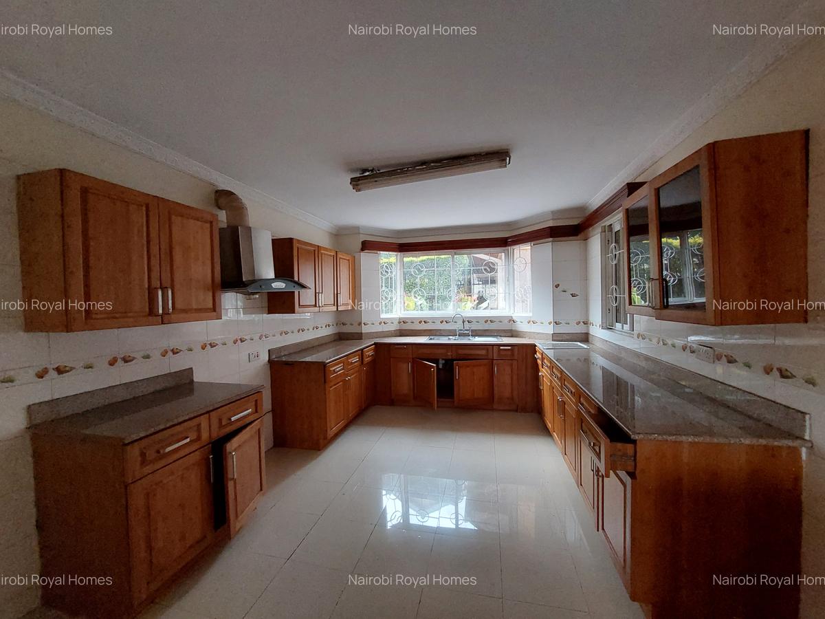 5 Bed Townhouse with En Suite at Shanzu Road 66 - 16