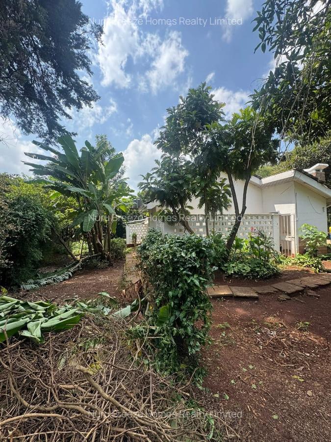 4 Bed House with En Suite in Rosslyn - 16