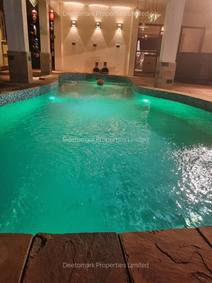 6 Bed House with En Suite at Ridgeway - 5
