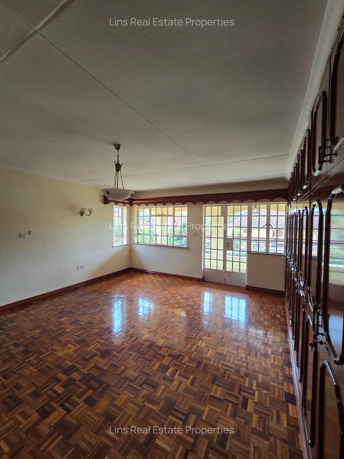 5 Bed House with En Suite in Runda - 16