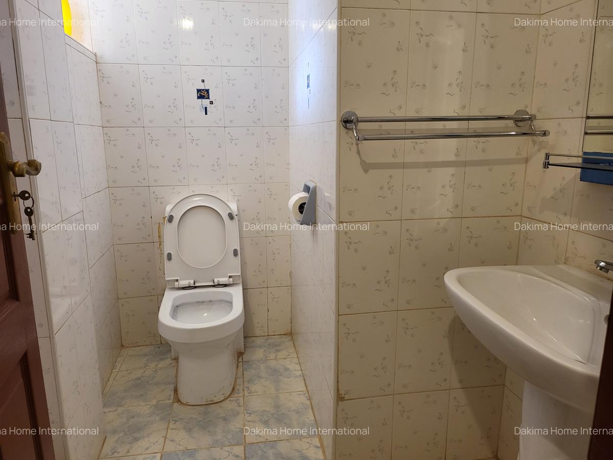 5 Bed House with En Suite in Runda - 8