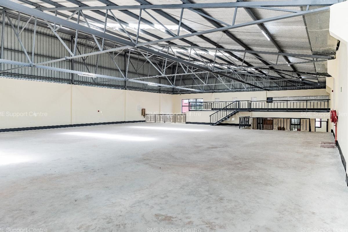 1,026 m² Warehouse with Service Charge Included in Tatu City - 3