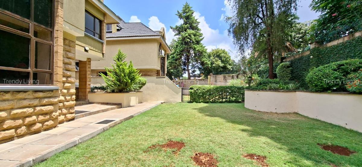 6 Bed Townhouse with En Suite in Lavington - 3
