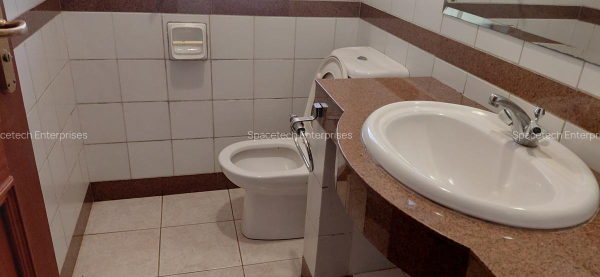 5 Bed Townhouse with En Suite in Runda - 16