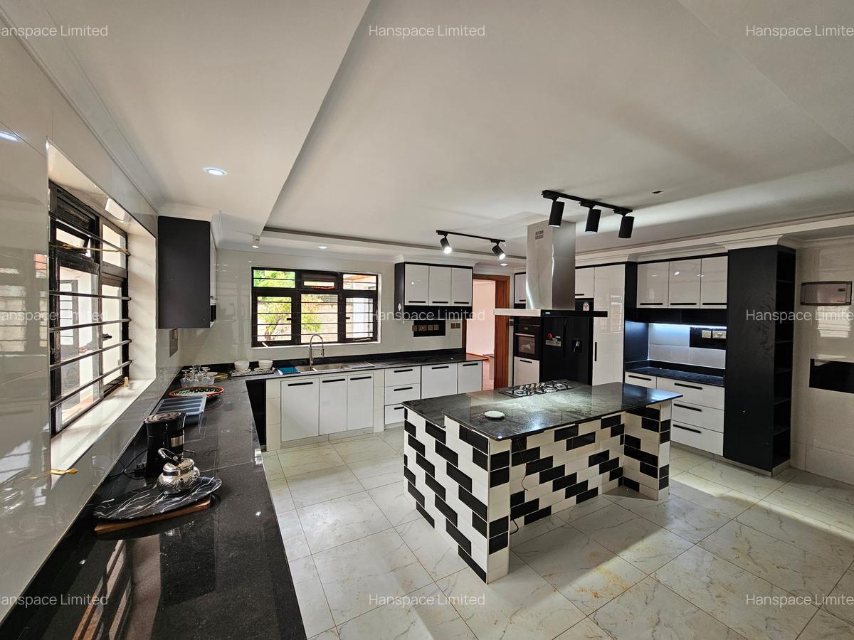 5 Bed Villa with En Suite in Runda - 4