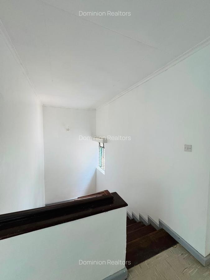 4 Bed House with En Suite at David Osieli - 5