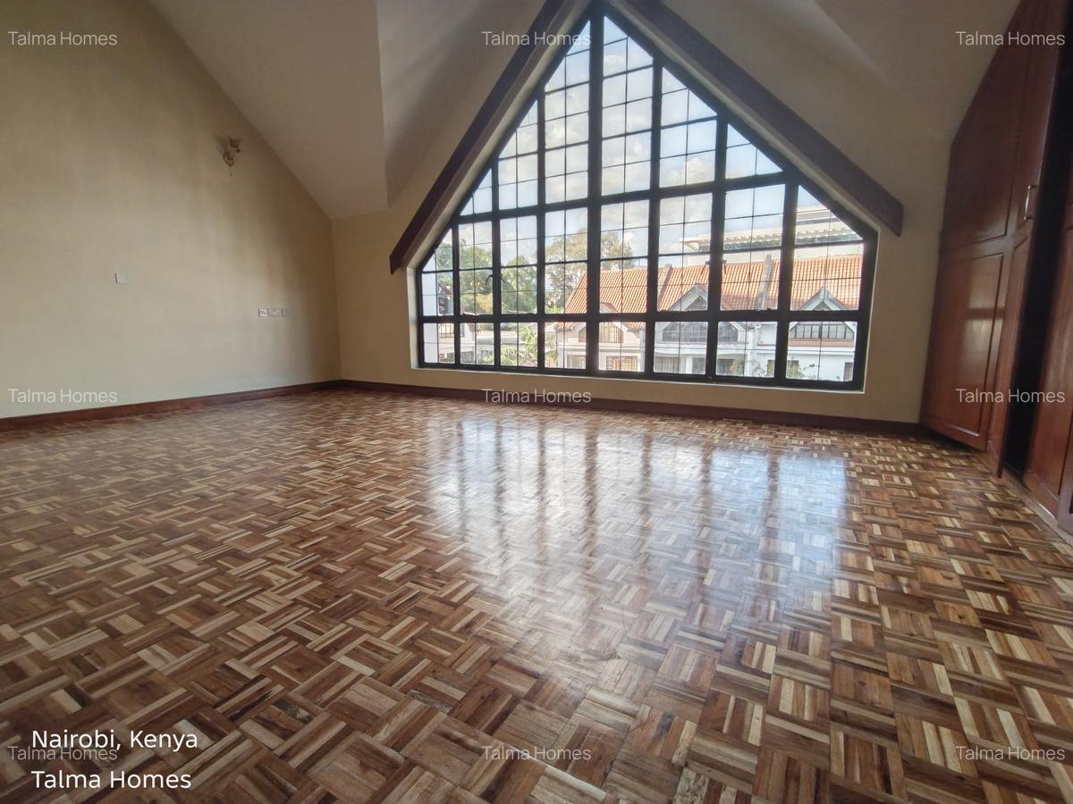 5 Bed Villa with En Suite at Off Brookside Grove - 18