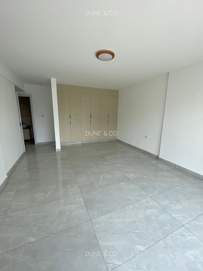 3 Bed Apartment with En Suite in Westlands Area - 10