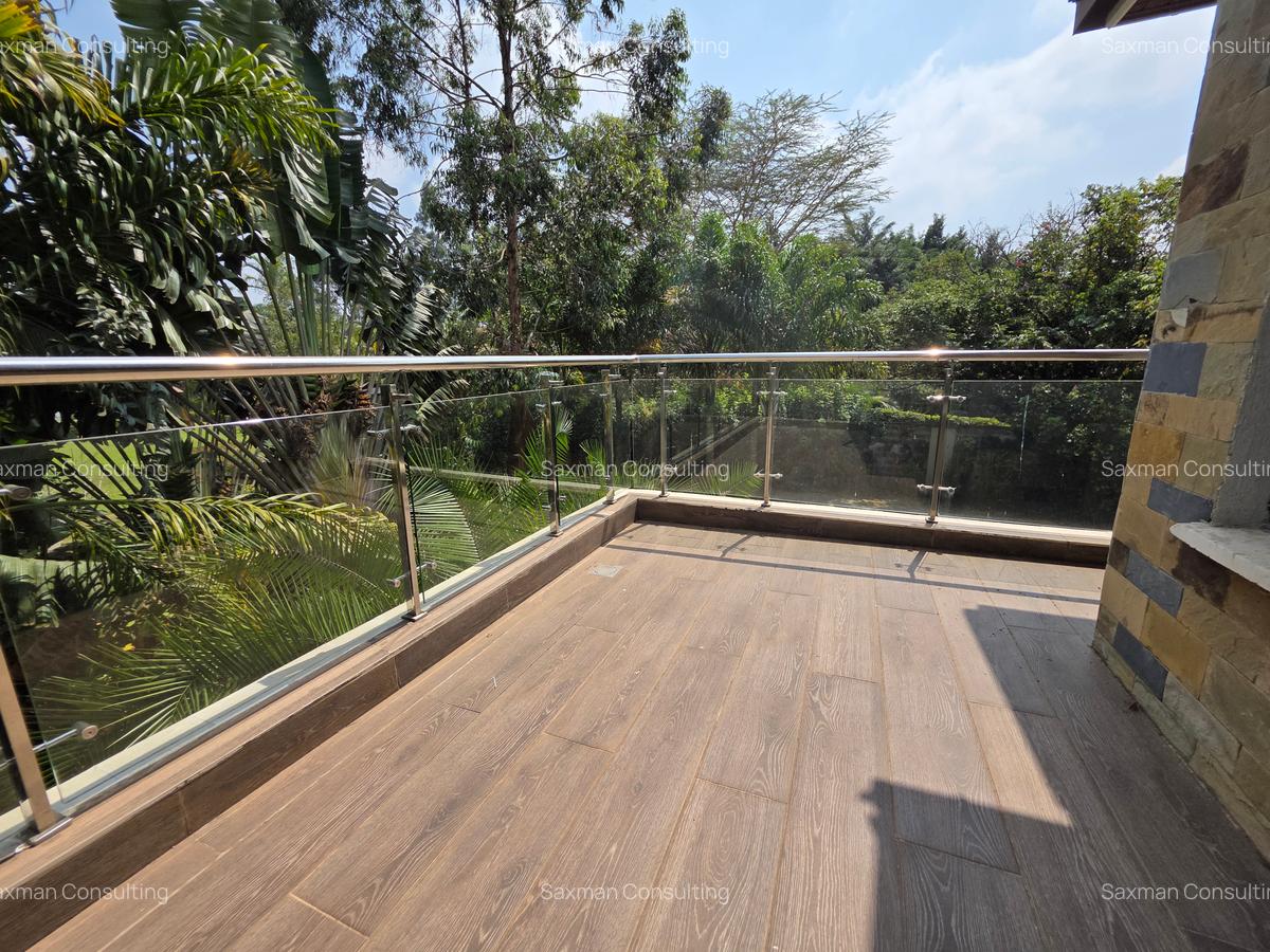 5 Bed House with En Suite in Runda - 11