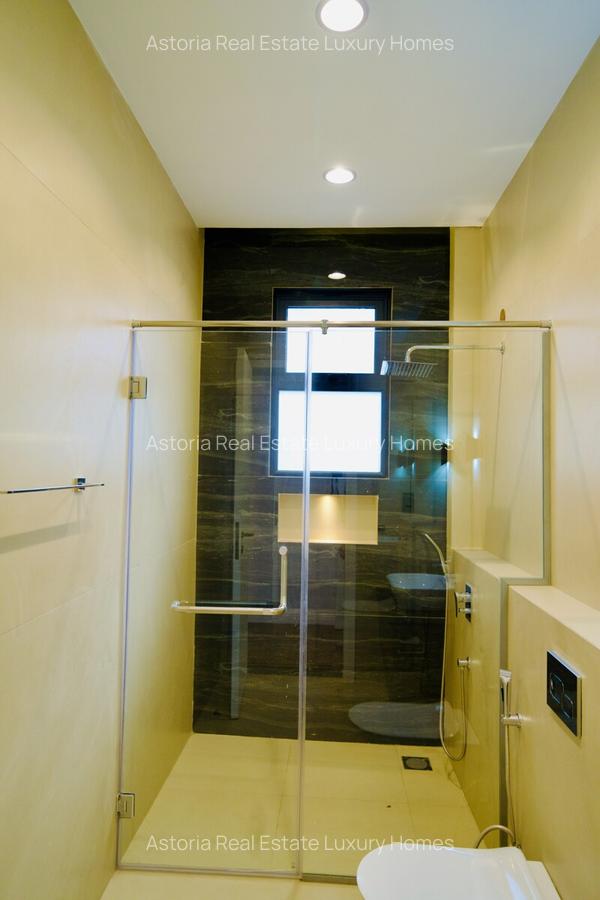 5 Bed Villa with En Suite at 2026-377 - 9