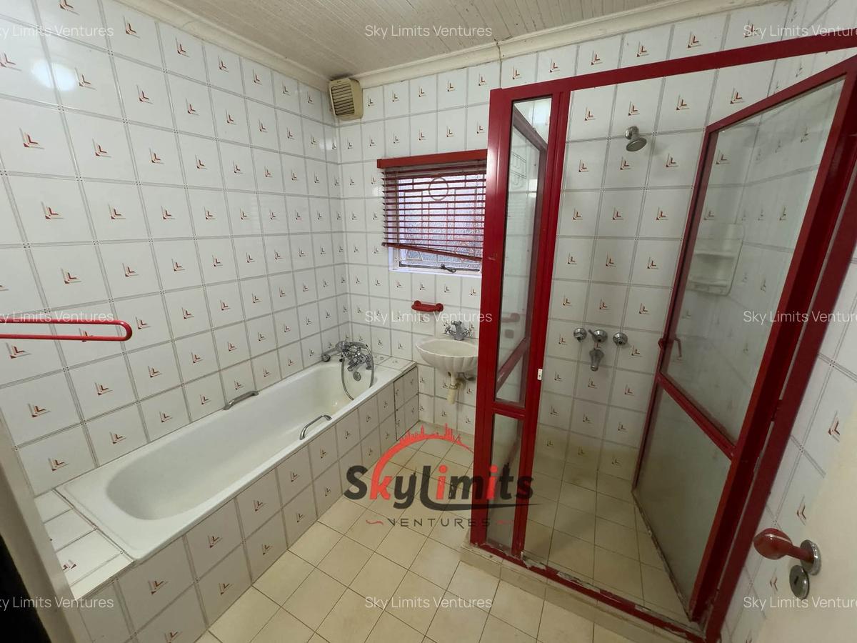 4 Bed House with Staff Quarters in Kitisuru - 11