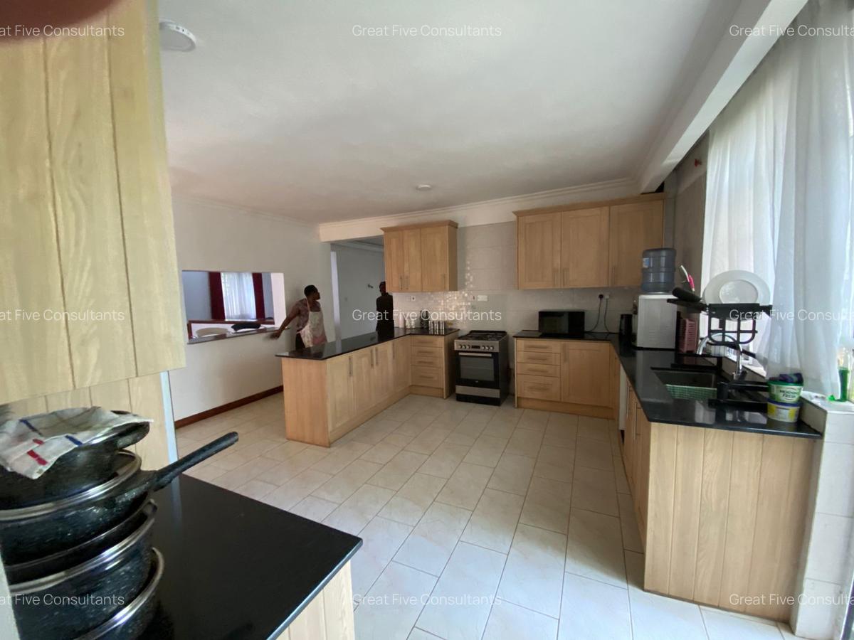 5 Bed House with En Suite in Runda - 7