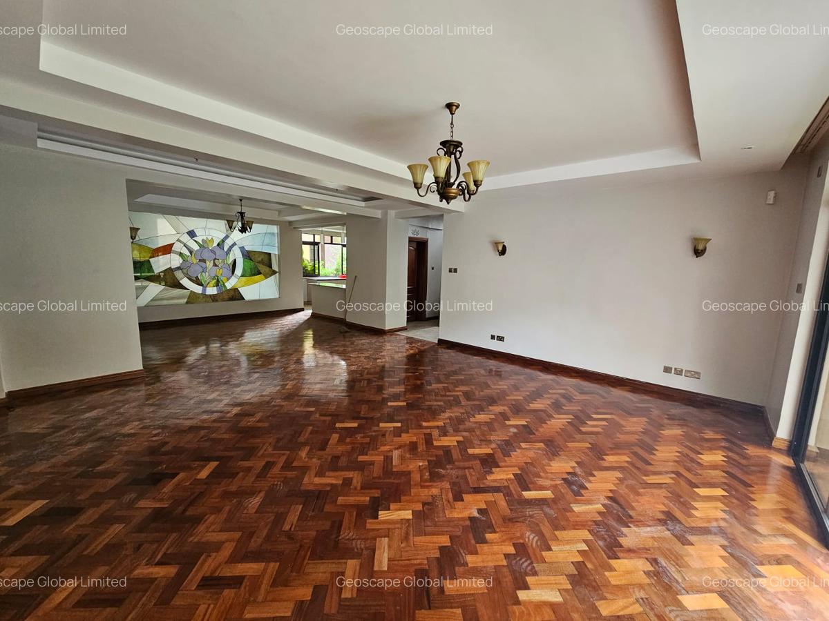 4 Bed Apartment with En Suite in Riverside - 5